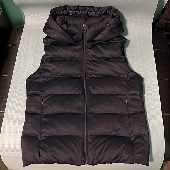 UNIQLO vest, women, size M - Picture 8 of 9